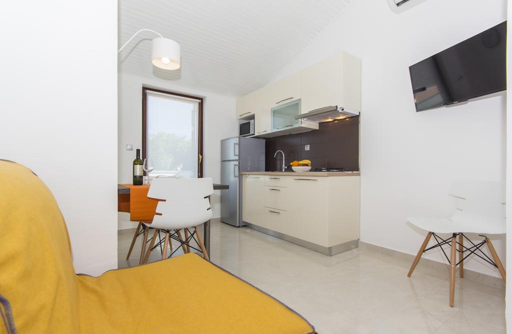 Alison Apartments Premantura Exterior photo